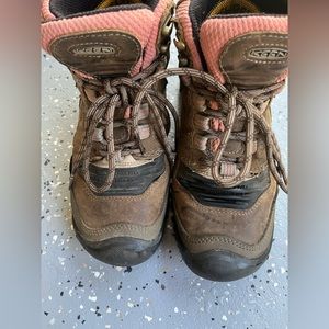 Keen ridge flex mid hiking boots